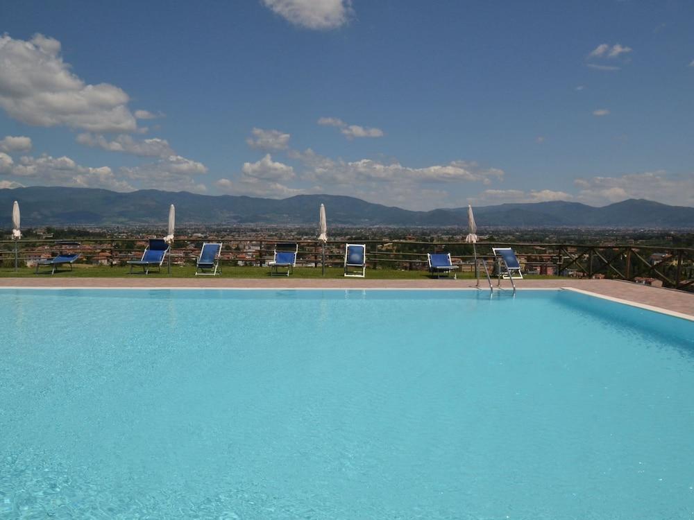 Farmhouse Abode With Pool and Tuscan Charm