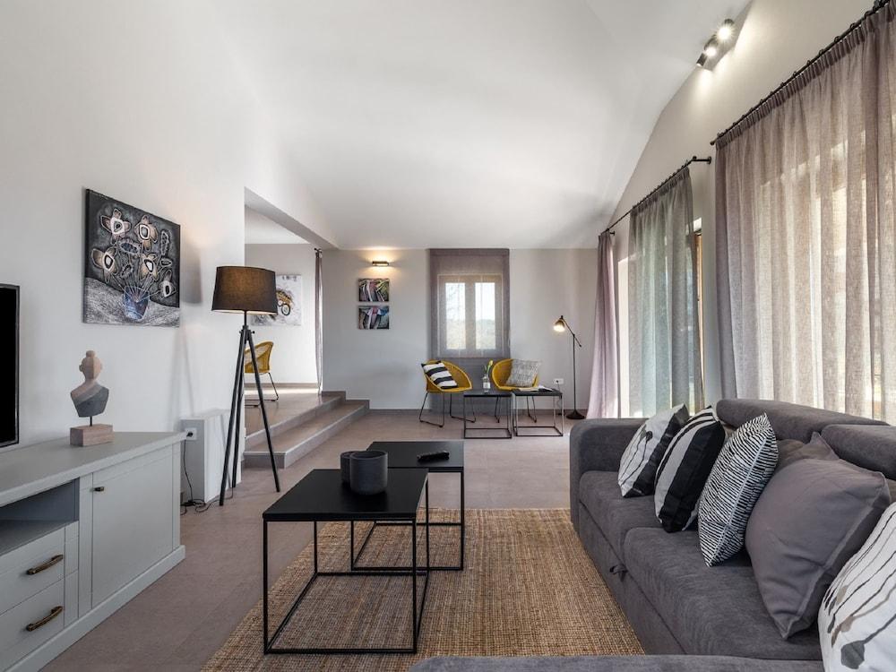 Gorgeous Villa With Pool and Terrace Surrounded by Nature