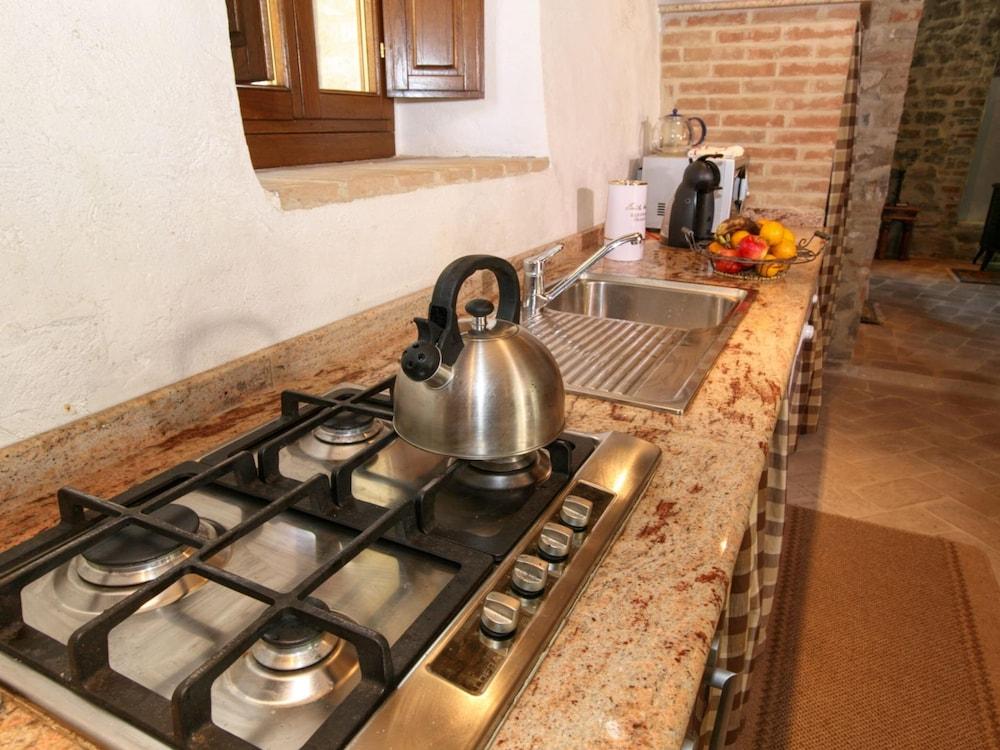 Cottage in Lisciano Niccone With Swimming Pool