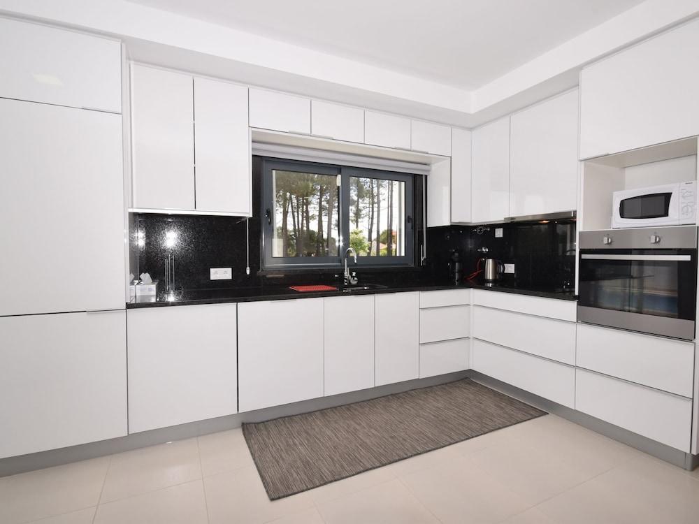 Sunny Villa Near Obidos w/ Beaches