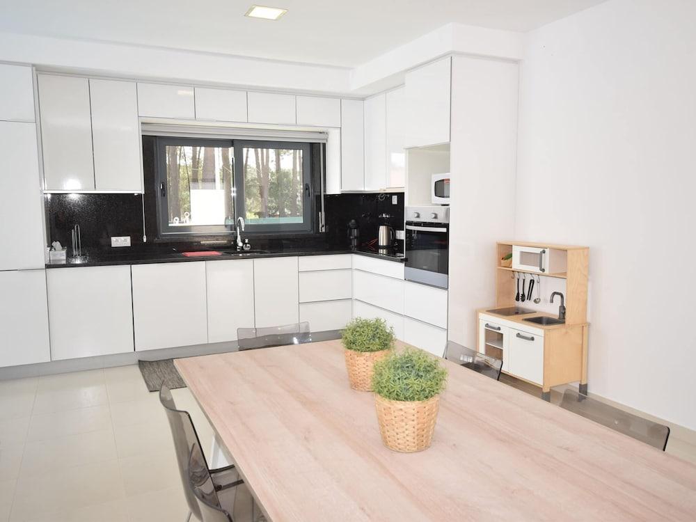 Sunny Villa Near Obidos w/ Beaches