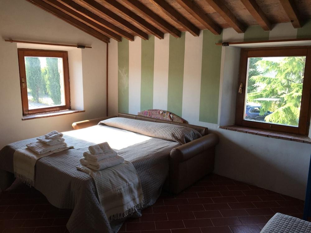 Farmhouse in Pisan Hills With Pool