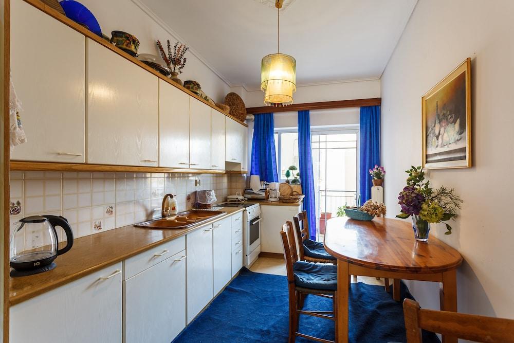 Bright Comfy Flat near Beach & City Center