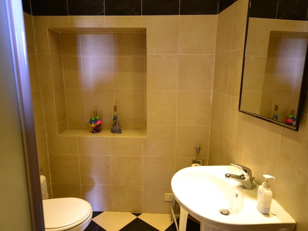 Farmhouse in Vinci With Pool & Vineyards