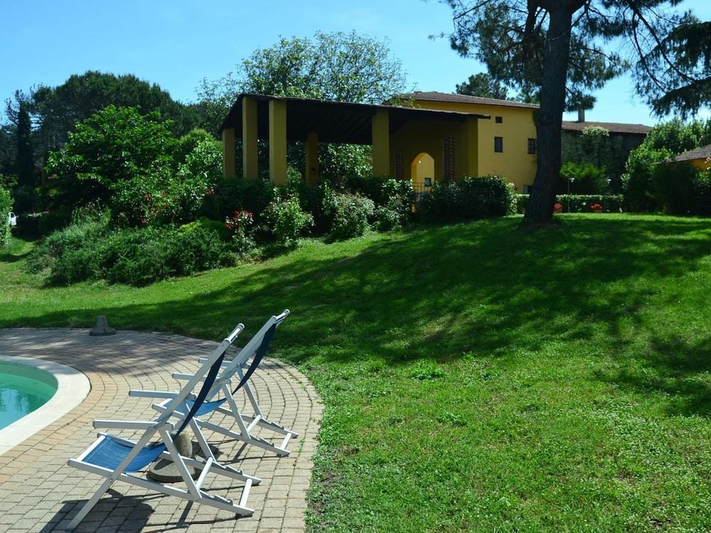 Farmhouse in Vinci With Pool & Vineyards