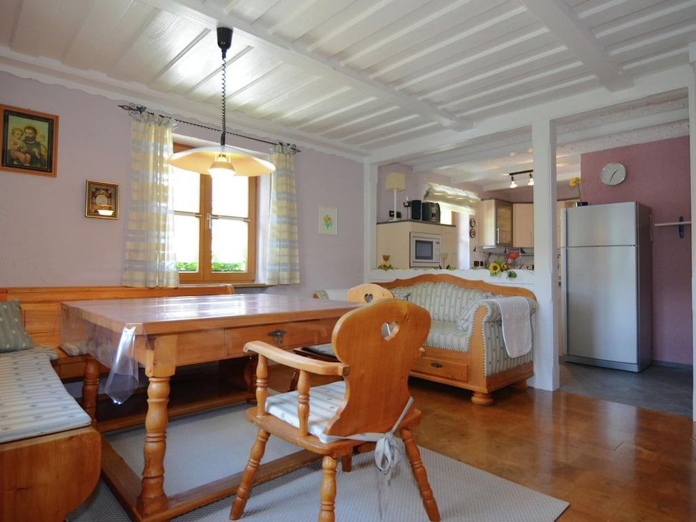 Apartment With Private Terrace in Prunn