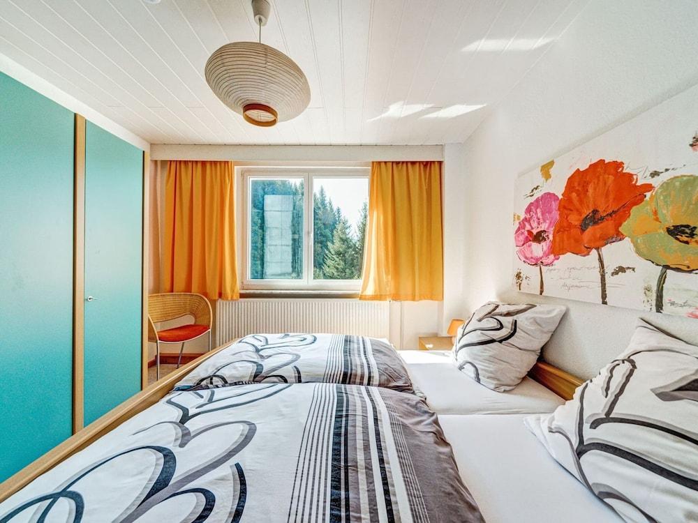 Cozy Apartment Near Trails