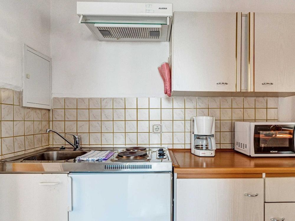 Cozy Apartment Near Trails