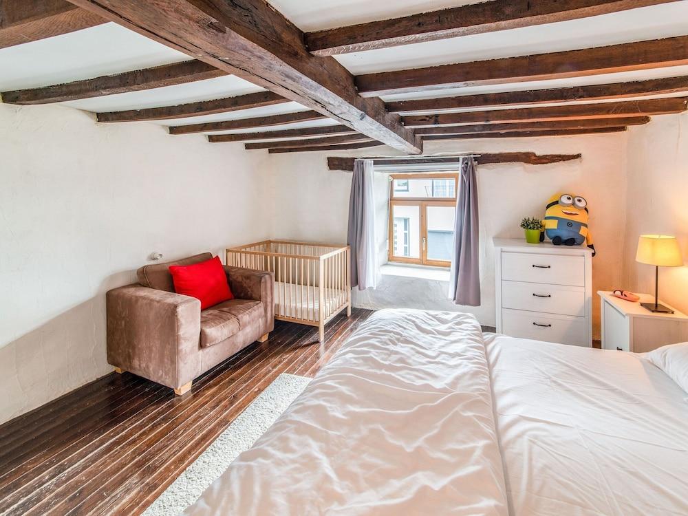 Characteristic Holiday Home With Balcony