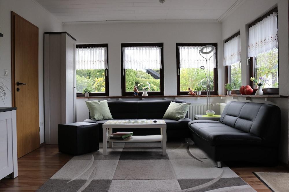 Ruhiger Bungalow am Hennesee mit Terrasse