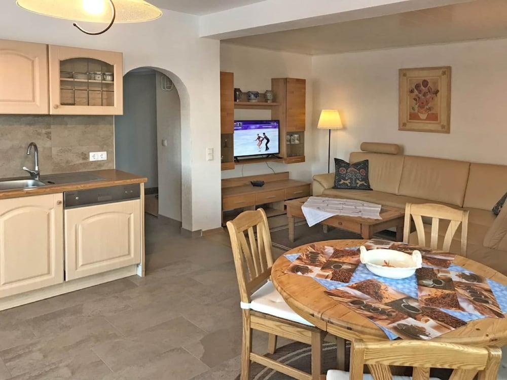 Apartment in Ellar With Garden