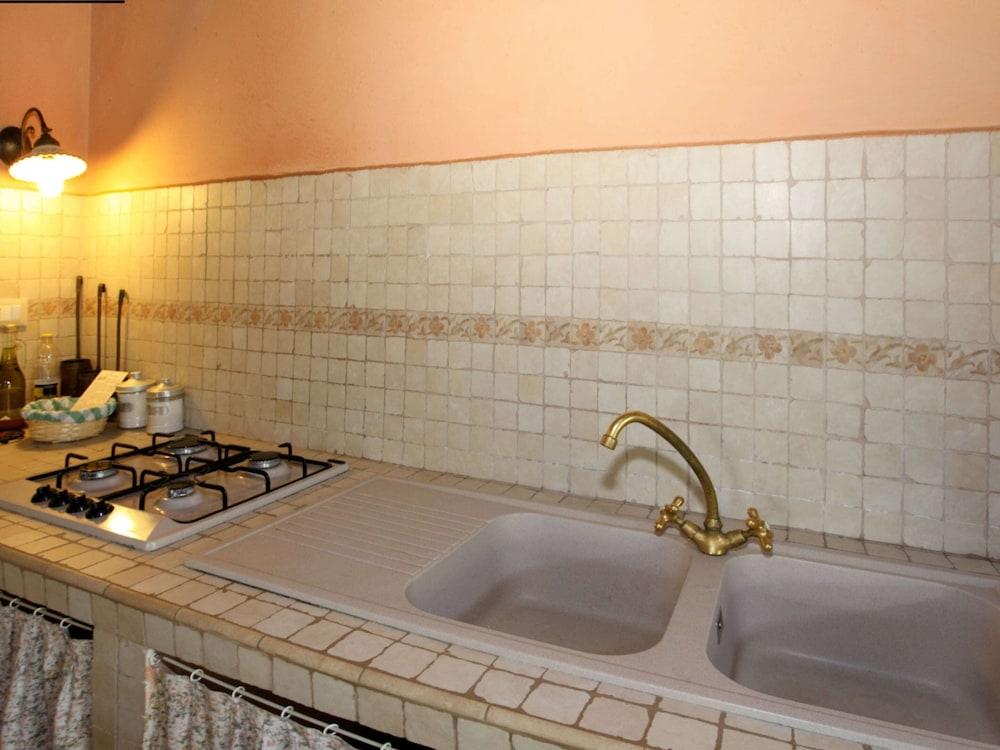 Cozy Cottage in Abbateggio With Garden