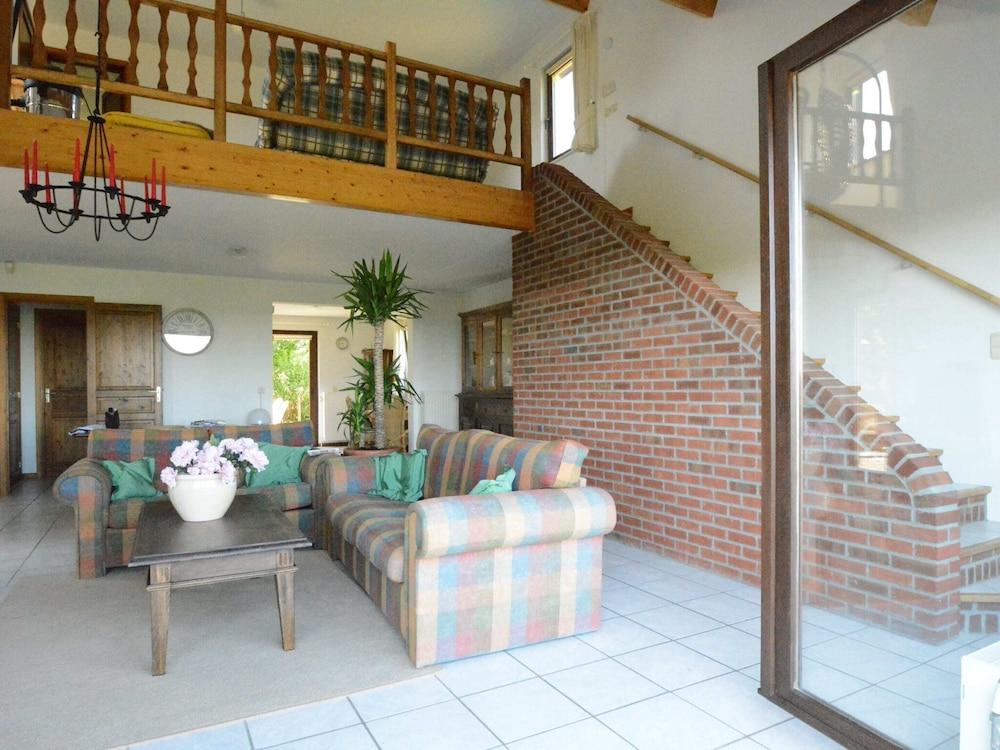 Spacious House With Beautiful Terrace