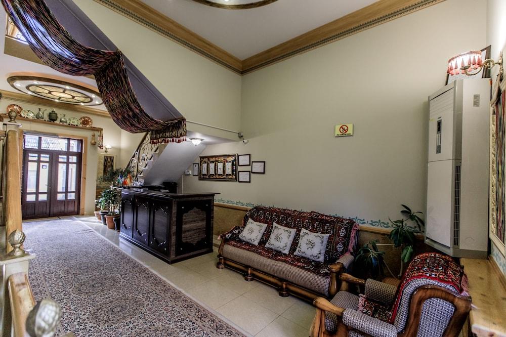 Hotel Billuri Sitora