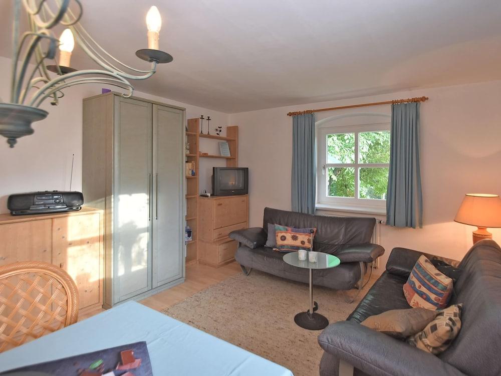 Tranquil Garden Apartment