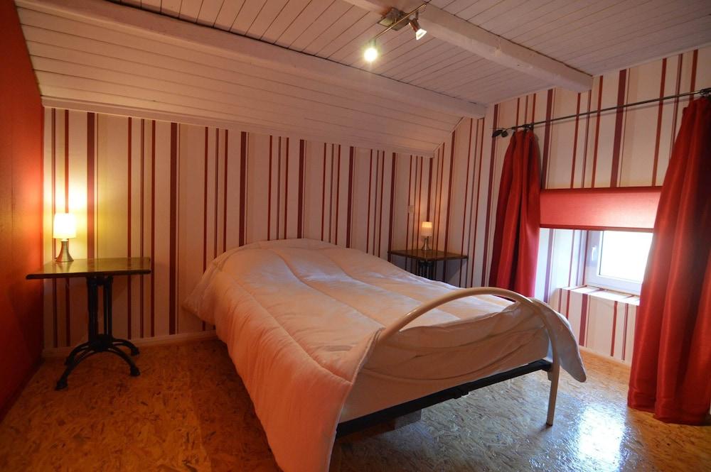 Cottage in Ardennes With Heated Pool