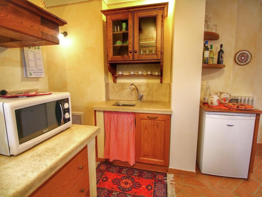 Tuscan Retreat With Pool