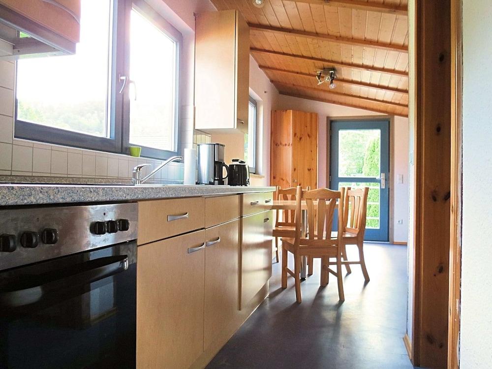 Geraumiges Ferienhaus im Kellerwal mit Terrasse