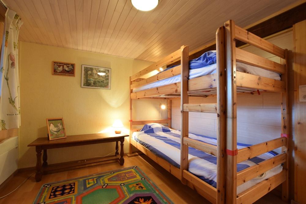 Comfortable Cottage Near Lake Cherapont