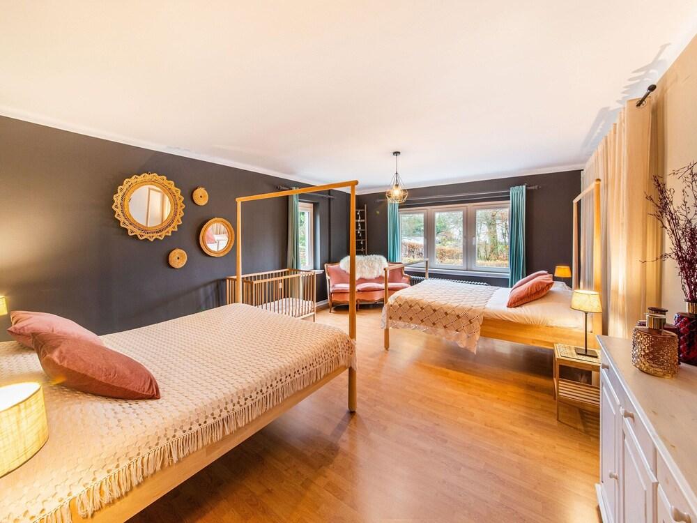 Beautiful Group House With Large Garden