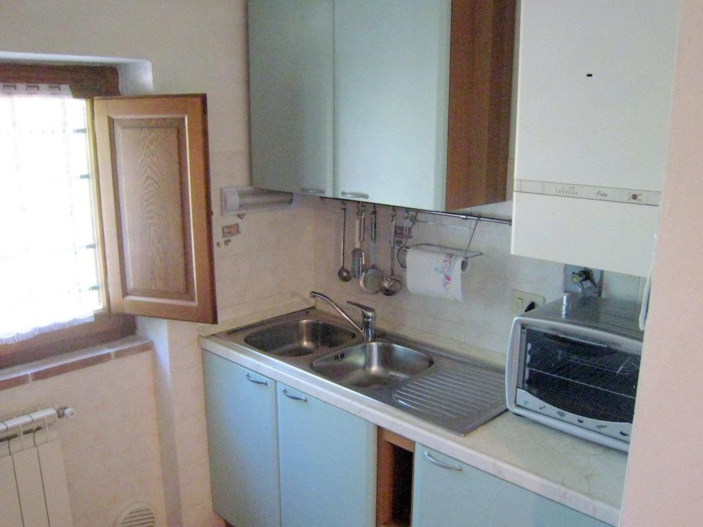 Tuscan Charm: Frassini Cottage