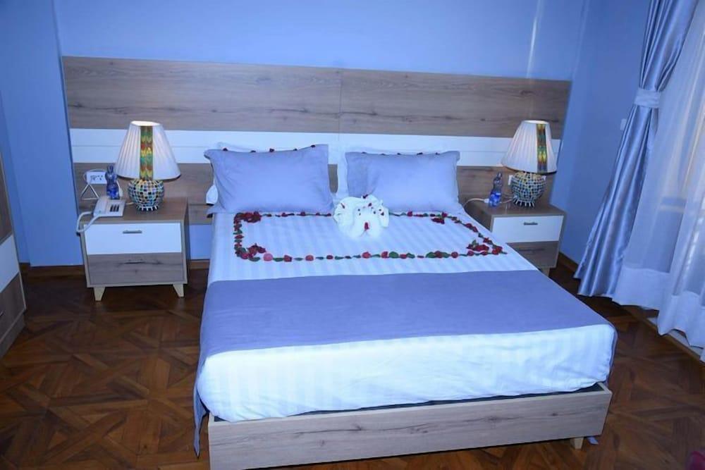 Inn of the Four Sisters