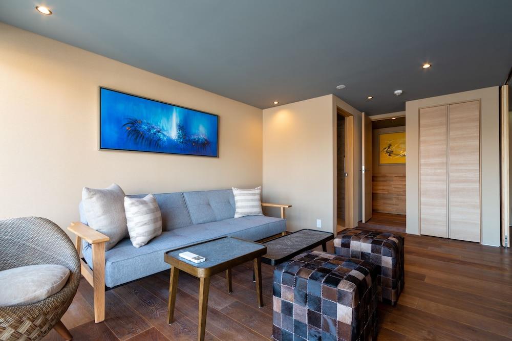 Hideaway on Escarpment by H2 Life