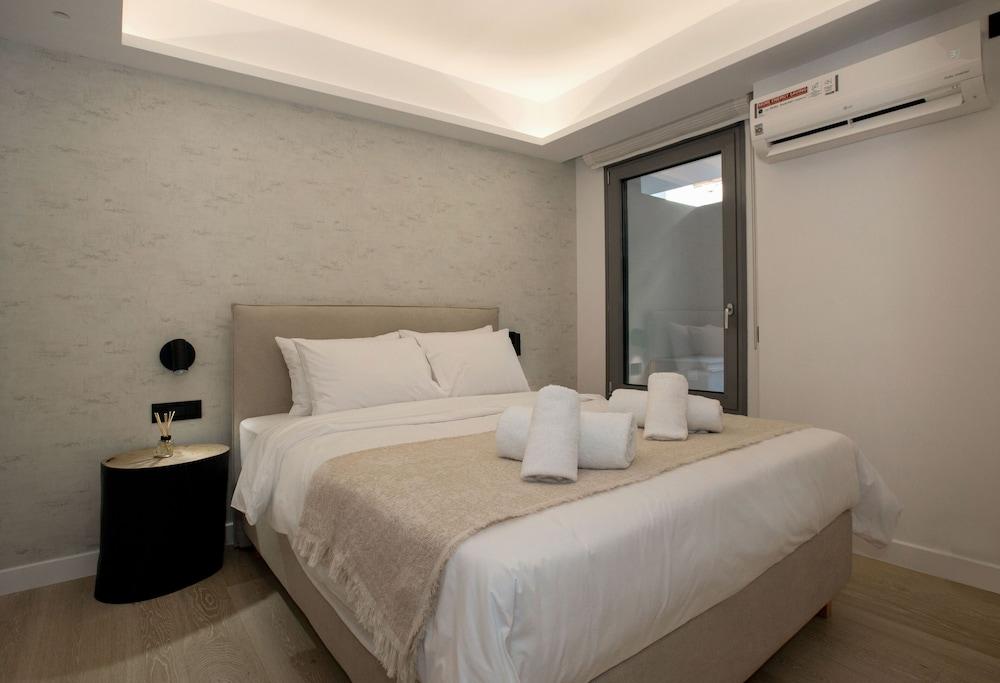 Acropolis Golden Suites by GHH