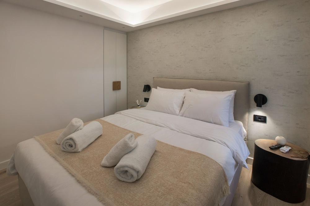 Acropolis Golden Suites by GHH