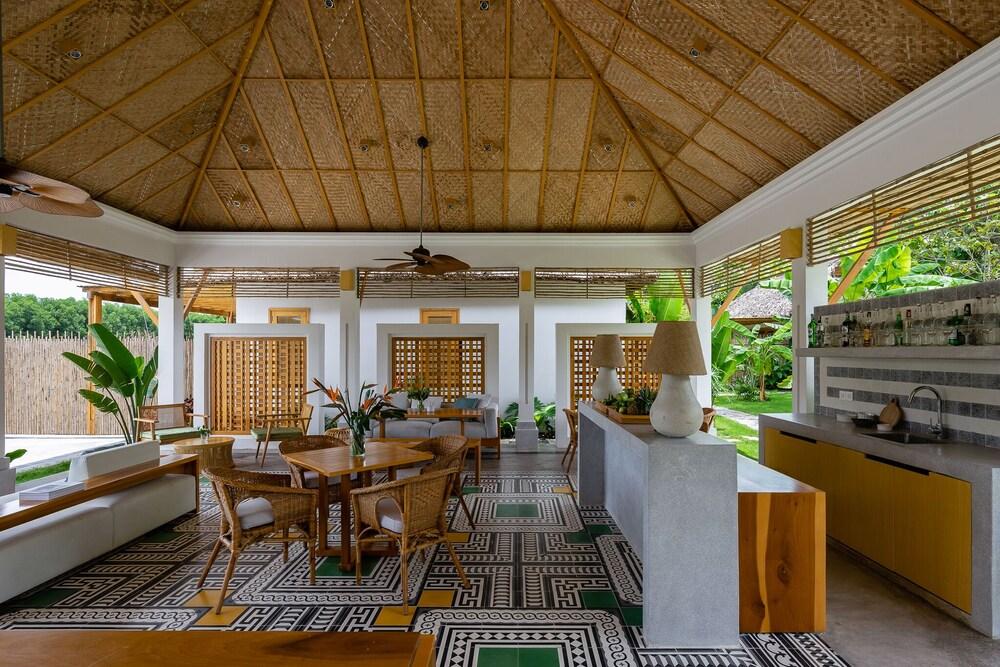 Chibu Riverside Cottages and Dorm