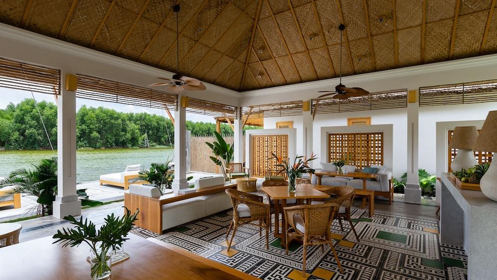 Chibu Riverside Cottages and Dorm