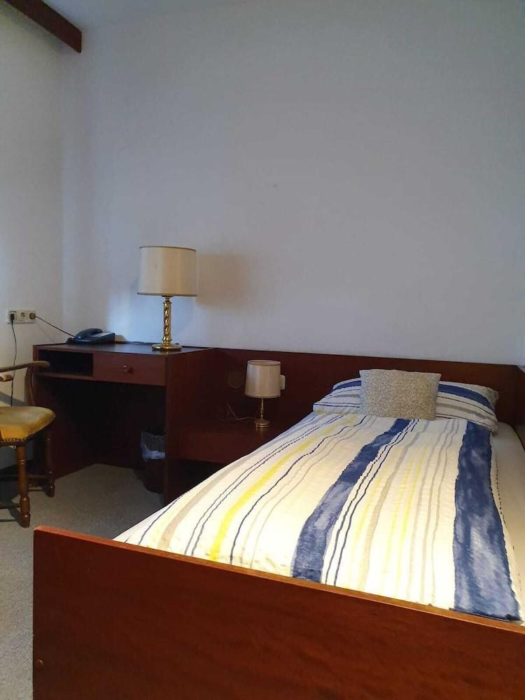 Hotel - Pension - Weller