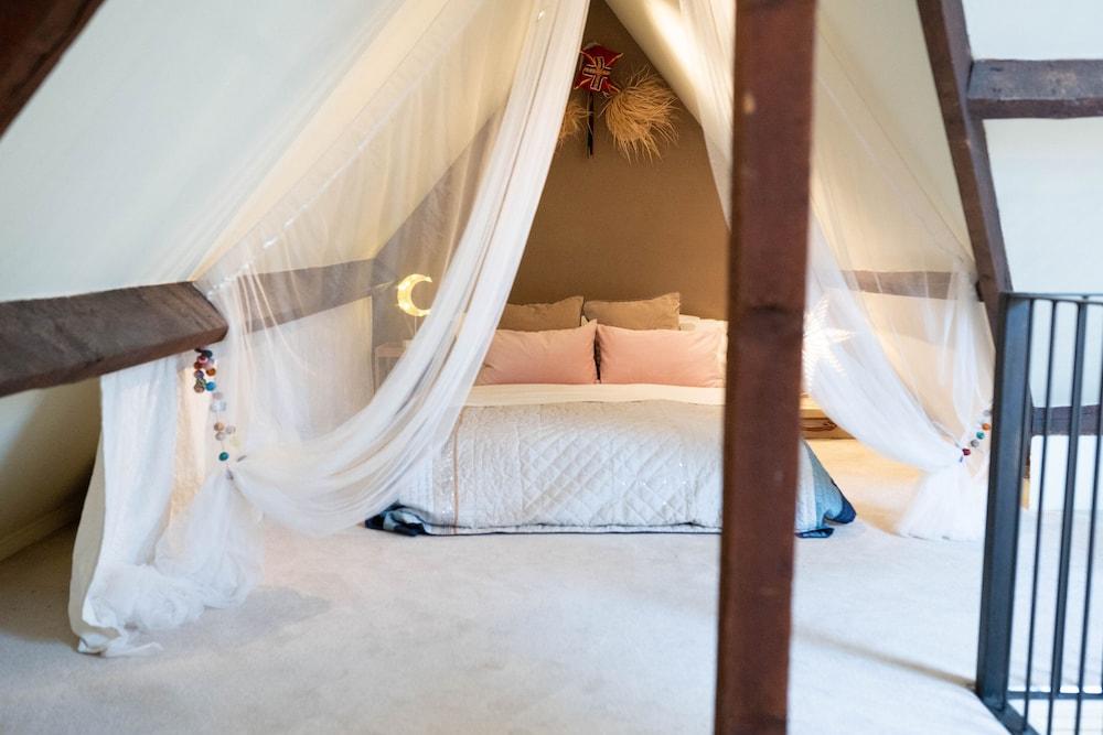 The Loft 2BR Duplex, Central & Parking