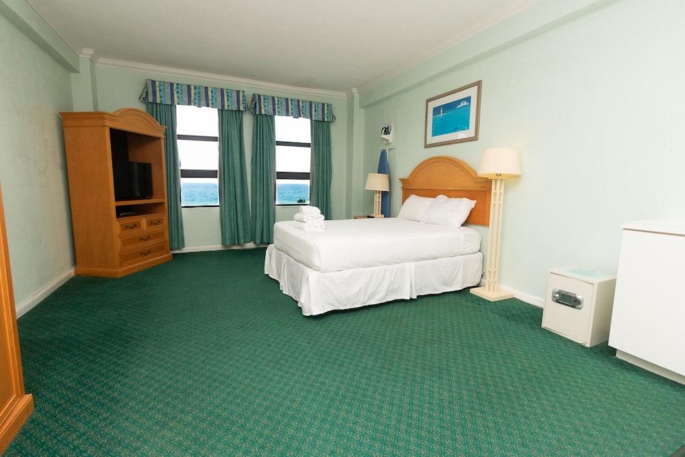 626 Ocean View Hollywood Studio