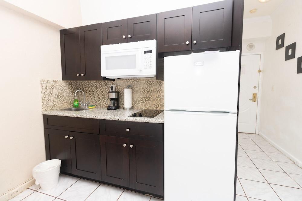 753 Studio With City View Hollywood