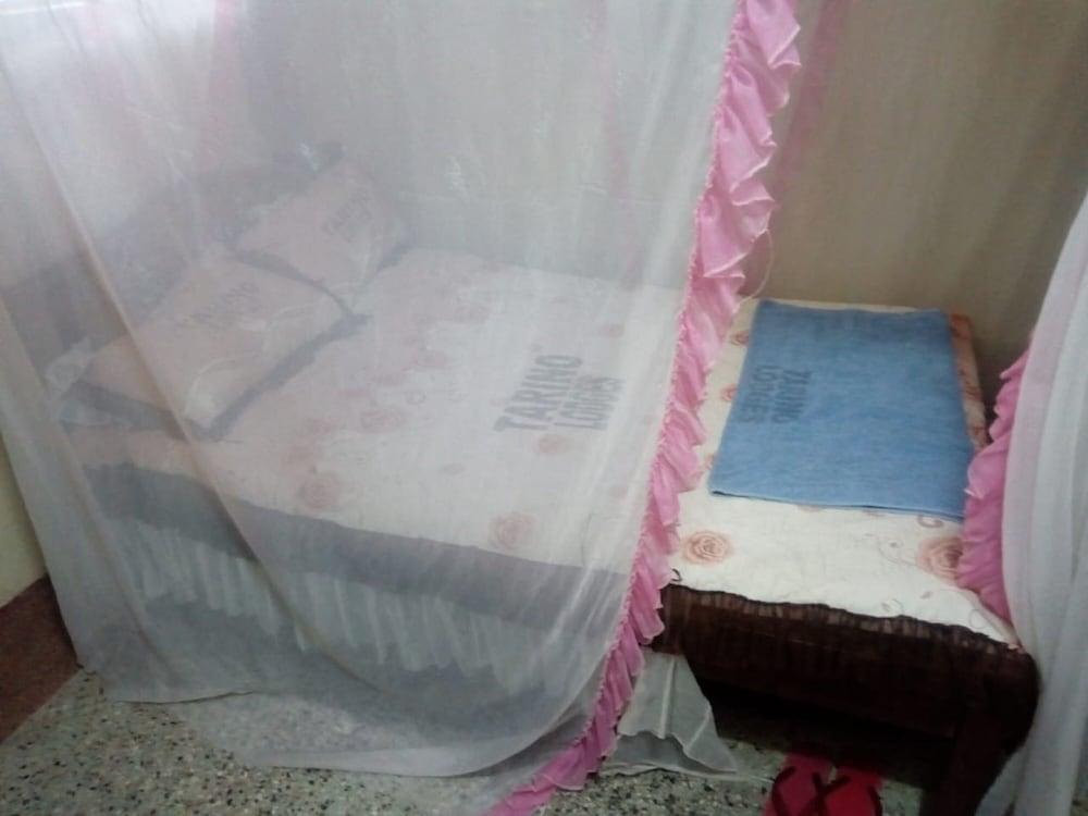 Tarino Bar And Lodging