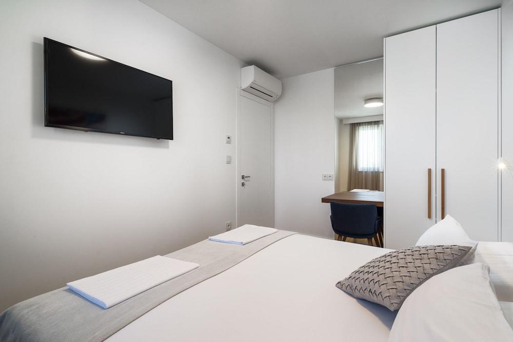 Beachfront Villa Grey Martini with Pool