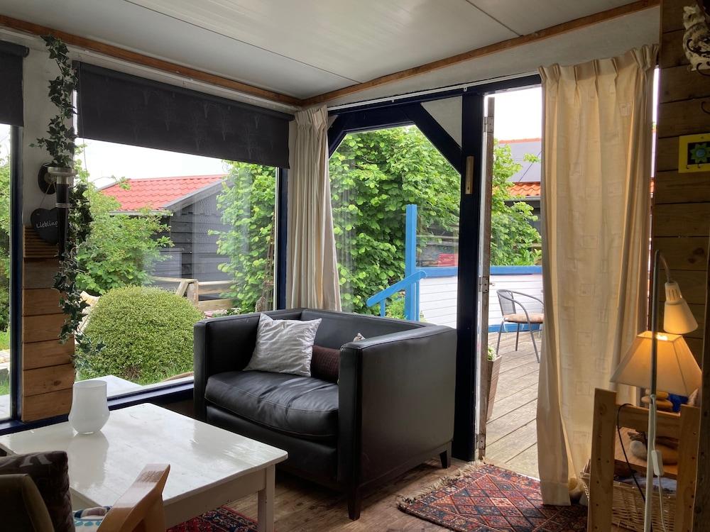 Beautiful Quiet 2 Persons Caravan on the Lauwersmeer