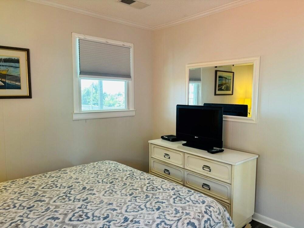 Lime Inn 4 Bedroom Home by RedAwning