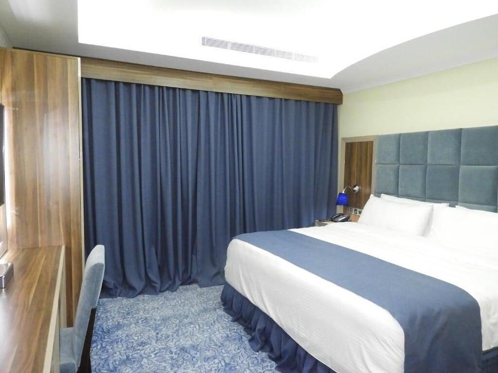 Swiss blue serviced apartments (Alzahra)