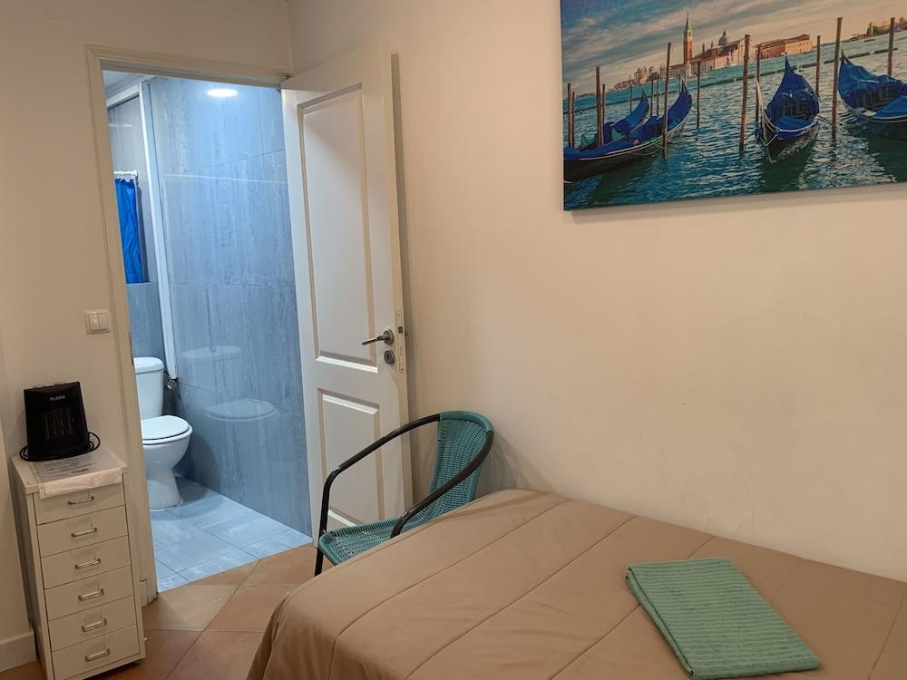 House and Rooms in Lisbon