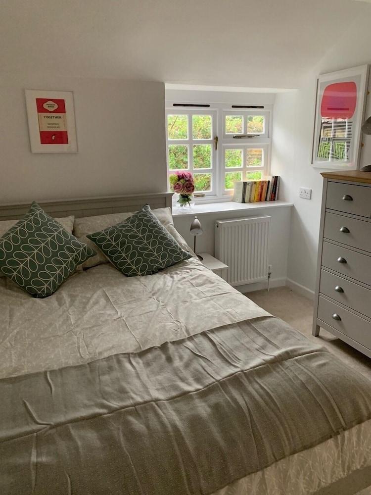 The Cottage, Lower St, West Chinnock