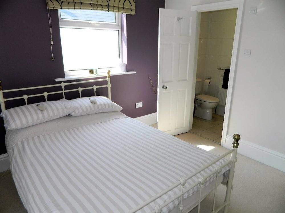 Period Home - Charming Features - 1 Mile From Hoe