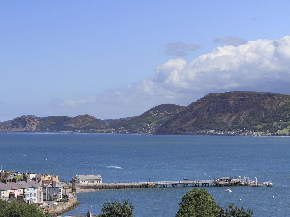 Gadlys House - Beau View