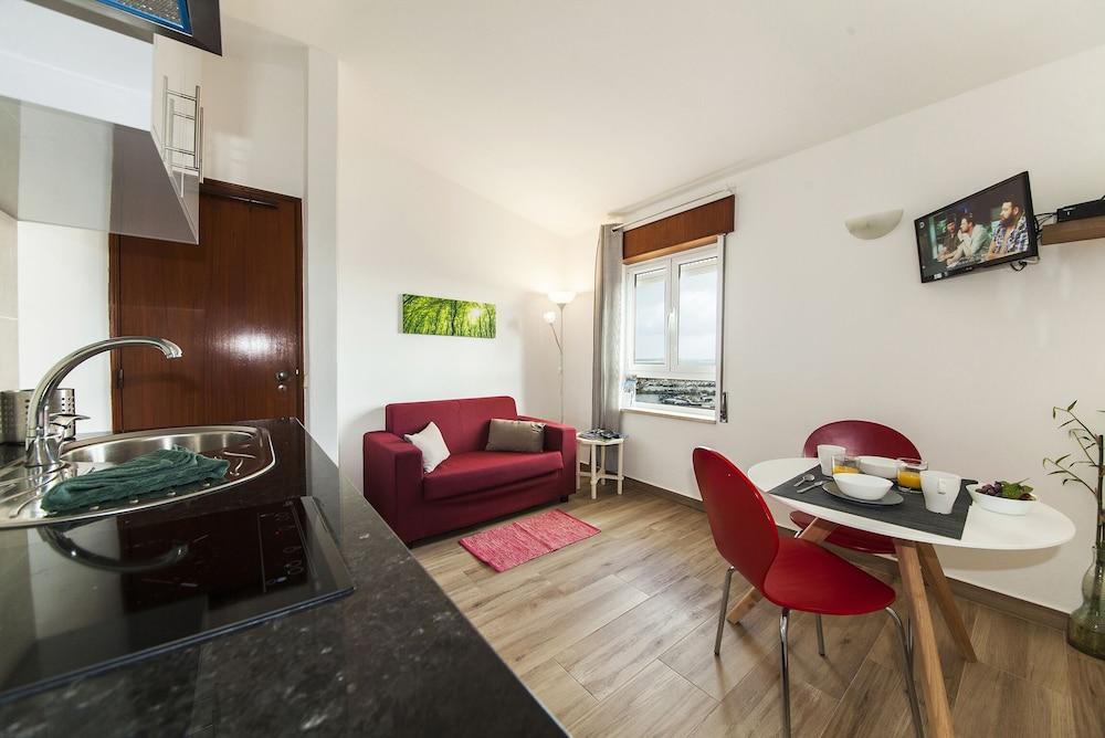 A38 - Rising Sun Top-Floor Flat