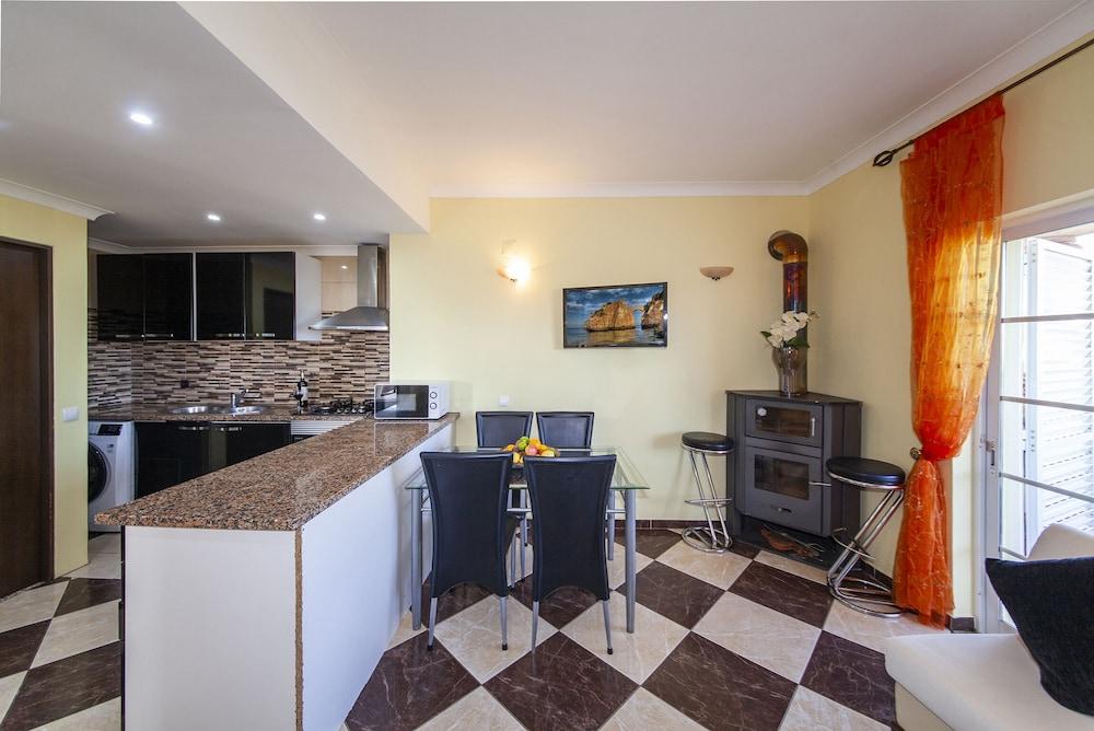 B47 - Walkway Beachview Place