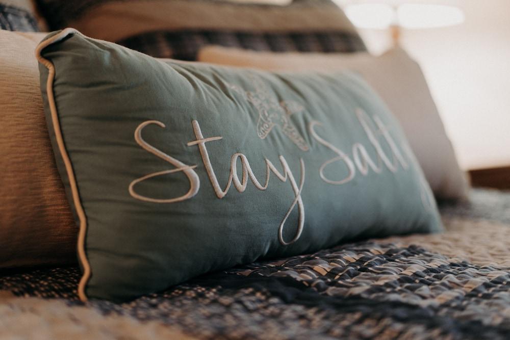 Kolea Circle #16e 2 Bedroom Condo by RedAwning