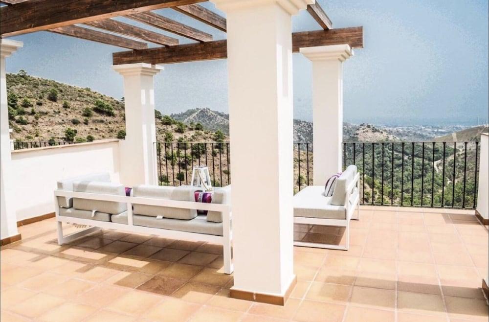 Modern Two Bedroom Villa With Indoor Pool & Spa