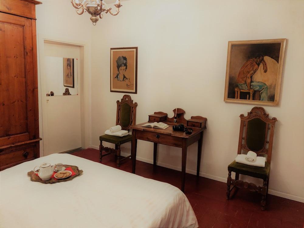 Golden Authentic Florentine Gem, Perfect Location