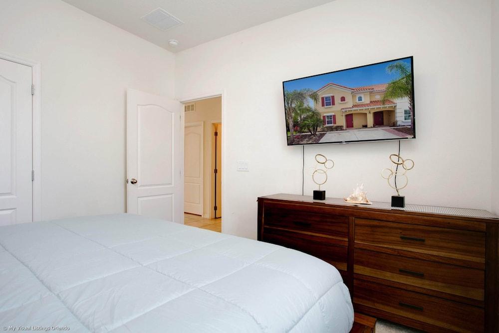 Enjoy the Private View! Roomy Town Home With Pool, 20 Mins From Disney #5st739